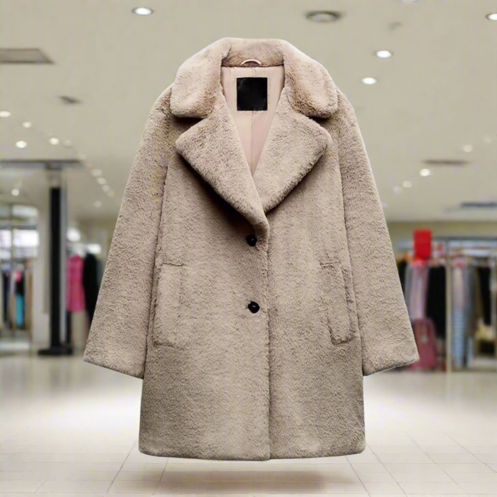 Women's faux fur coat with side pockets
