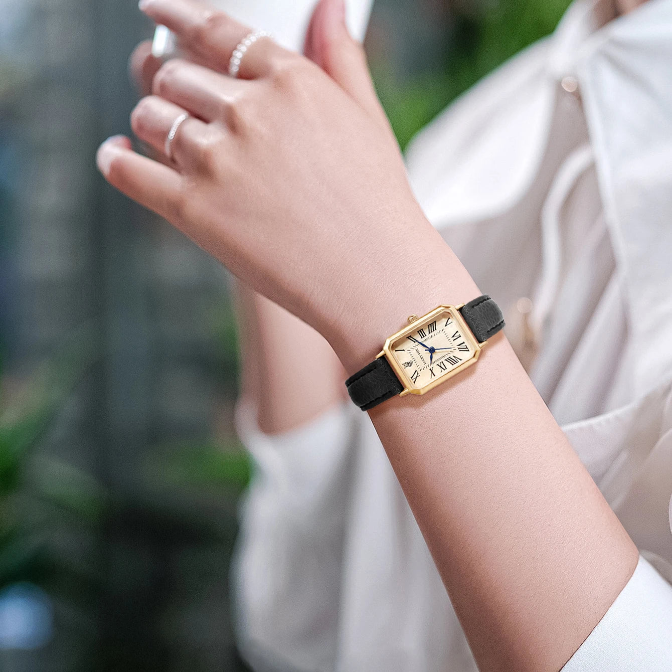 Women's vintage-inspired rectangular watch with leather strap