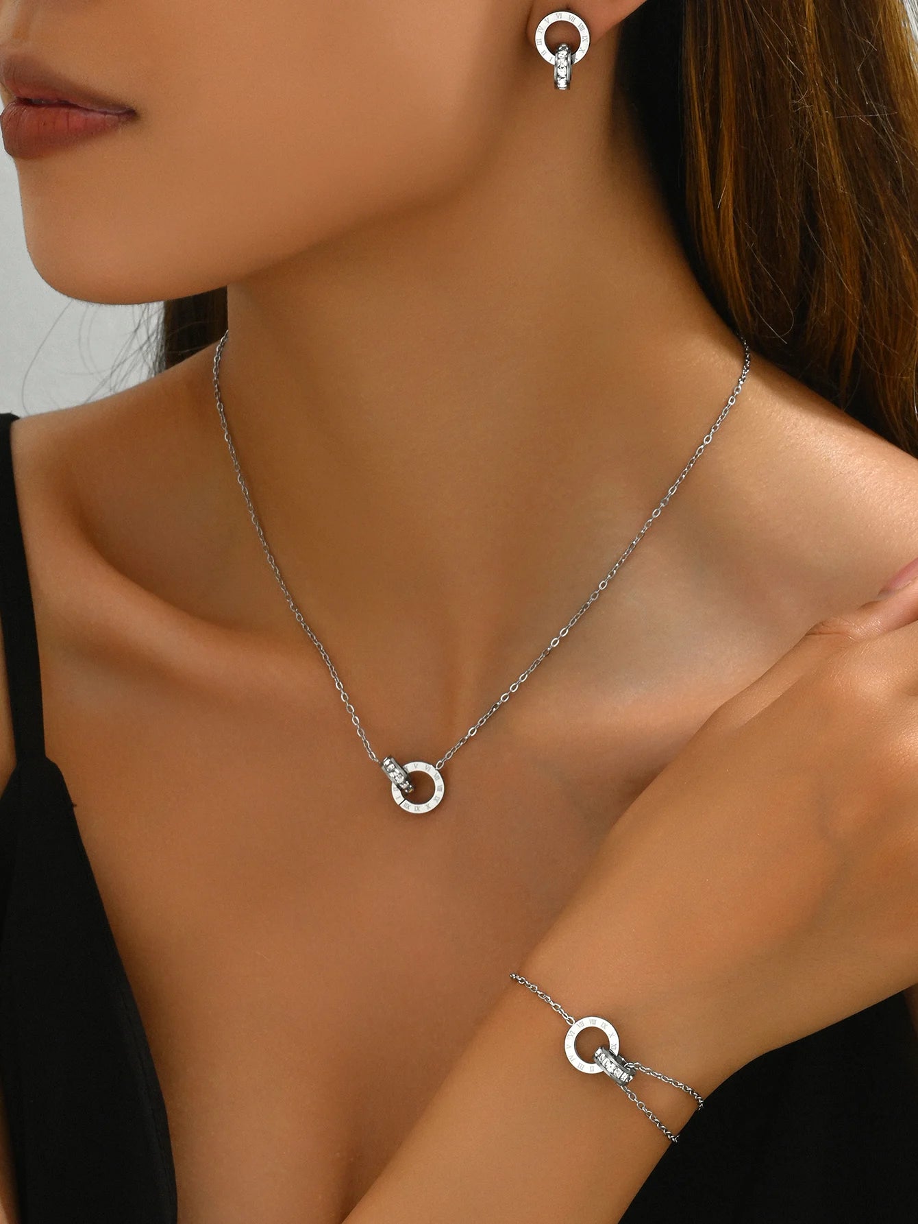 Titanium steel jewelry set with interlocking circles