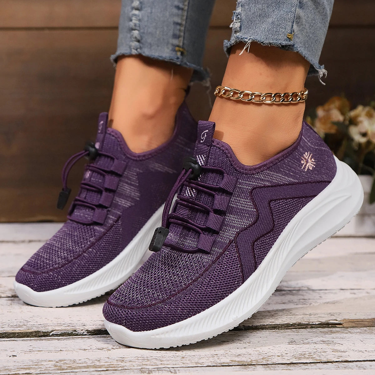 Women's lightweight platform walking shoes