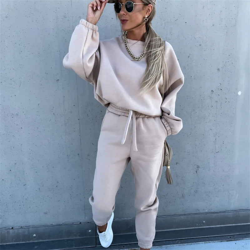 Women's casual roundneck sweatshirt and sweatpants set