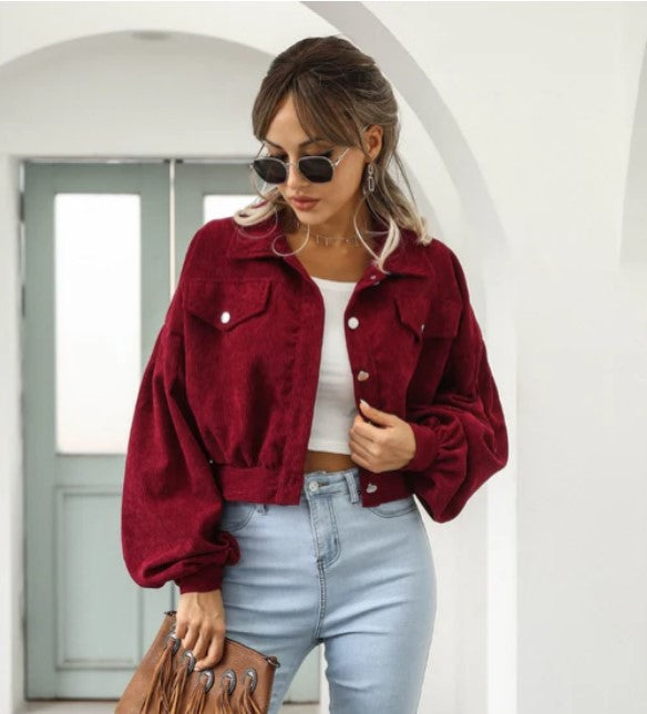 Women's short jacket for spring with lapel and front pocket