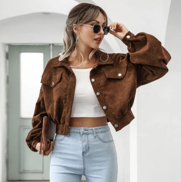 Women's short jacket for spring with lapel and front pocket