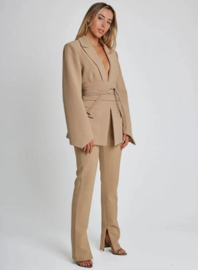 Women's Tailored Blazer - Single Breasted - Notched Lapel - Belted Waist - Front Pockets