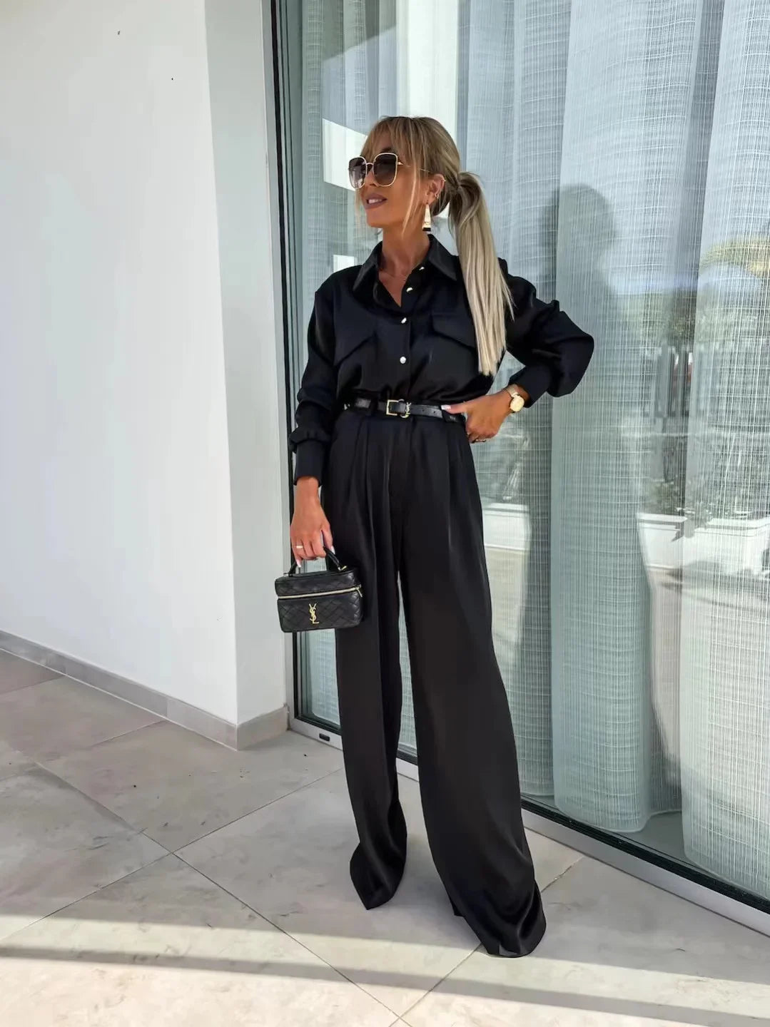 Elegant two-piece suit for women