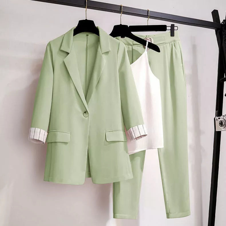Women’s Three-Piece Blazer – Tailored Fit – Single Button – Classic Lapel – Turn-Up Cuffs – Hip Length
