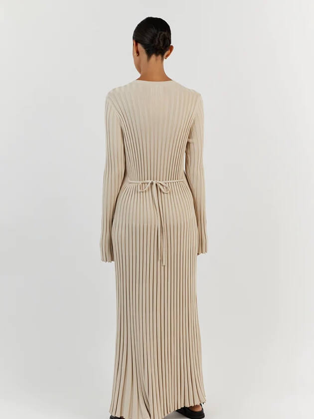 Women's Ribbed Knit Sweater - Fitted Stretch Fabric - Long Sleeve Round Neck