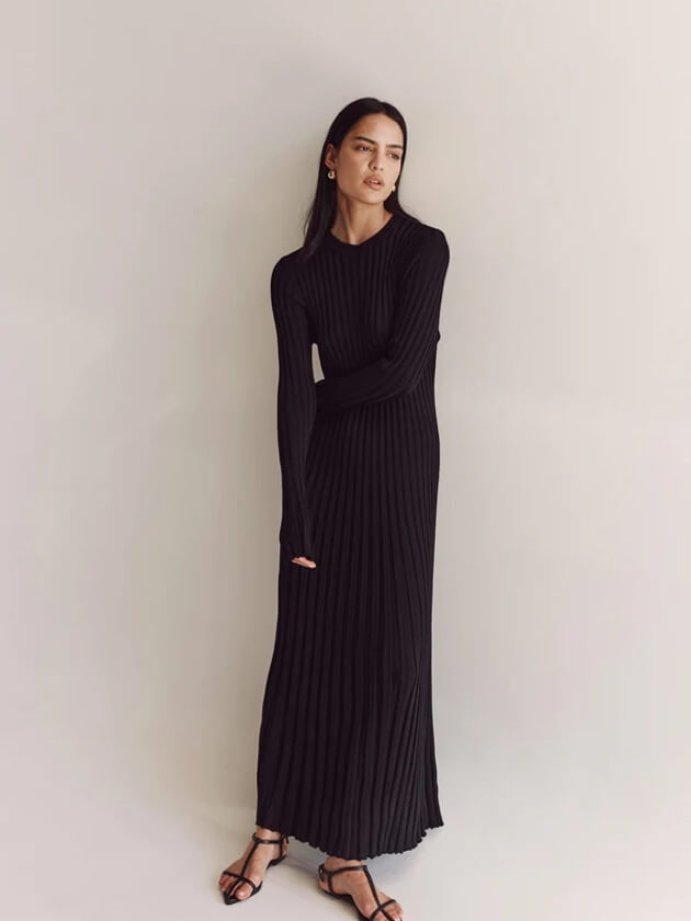 Women's Ribbed Knit Sweater - Fitted Stretch Fabric - Long Sleeve Round Neck