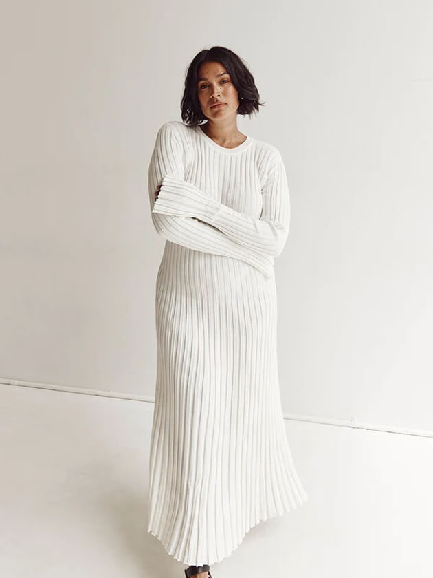 Women's Ribbed Knit Sweater - Fitted Stretch Fabric - Long Sleeve Round Neck