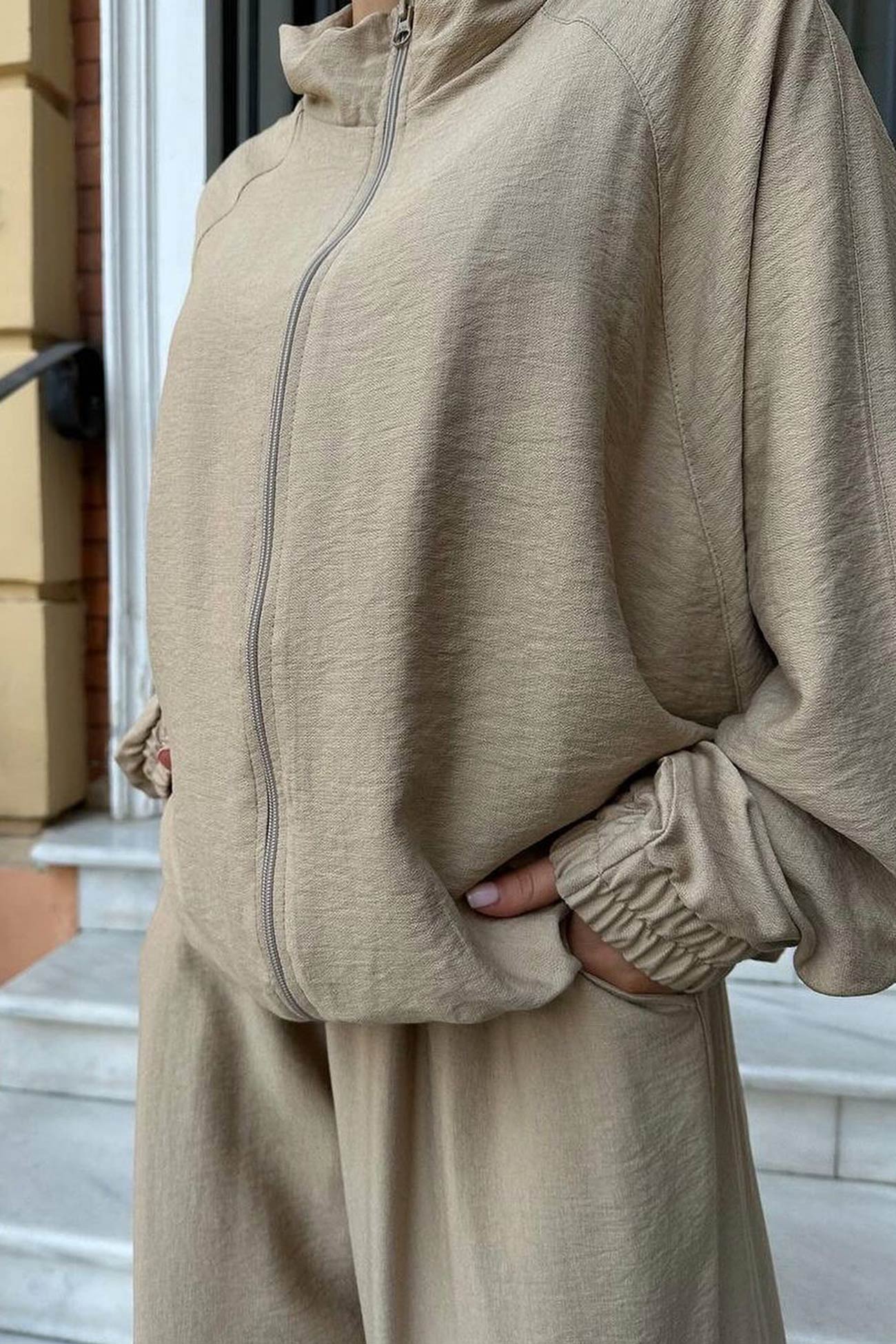 Women's solid zip-up long sleeve tracksuit set