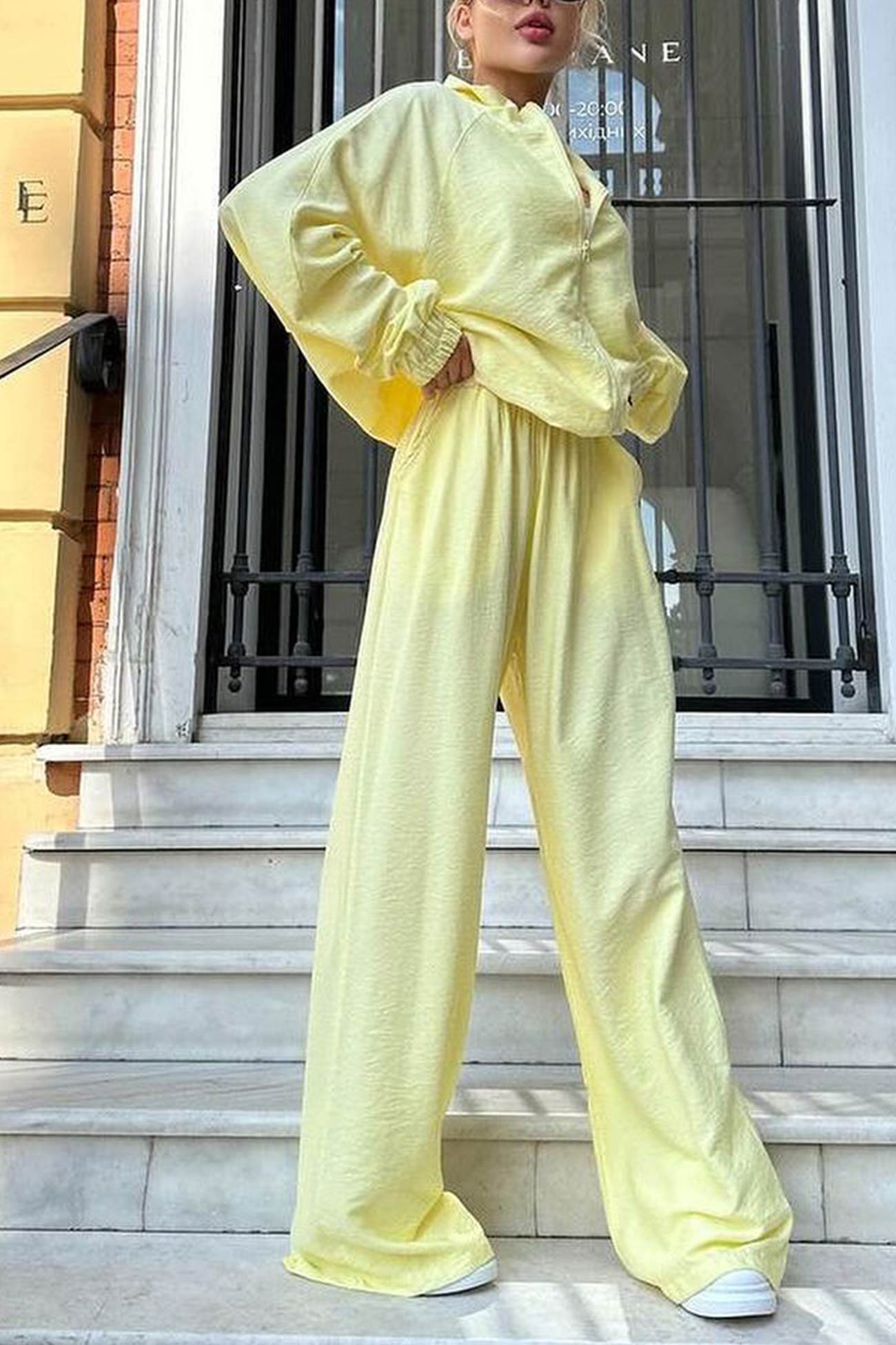 Women's solid zip-up long sleeve tracksuit set
