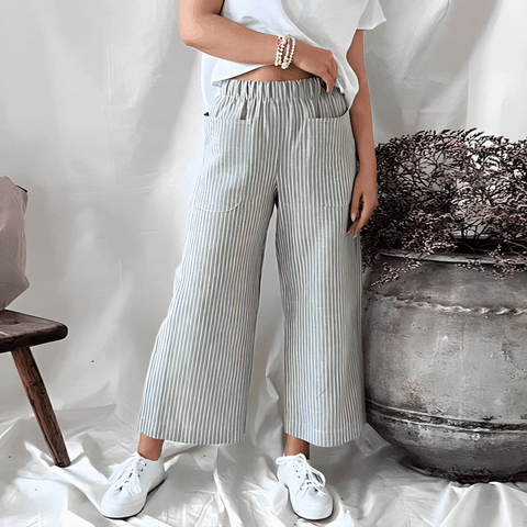 Women's Wide-Leg Pants - Elastic Waist - Relaxed Fit - With Pockets