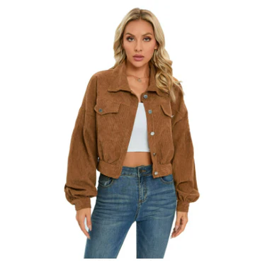 Women's shortened jacket with button closure and front pocket