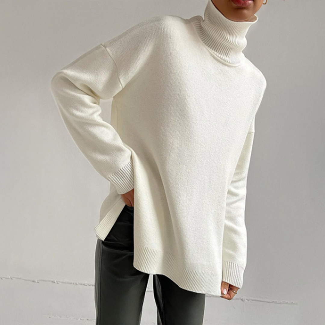 Fashionable turtleneck jumper with side slits for women