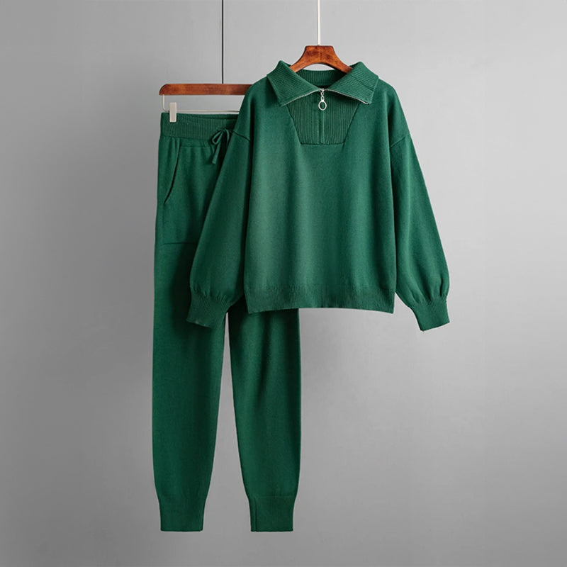 Women's Two-Piece Loungewear Set - Knit Sweatshirt & Jogger Pants - Relaxed Fit