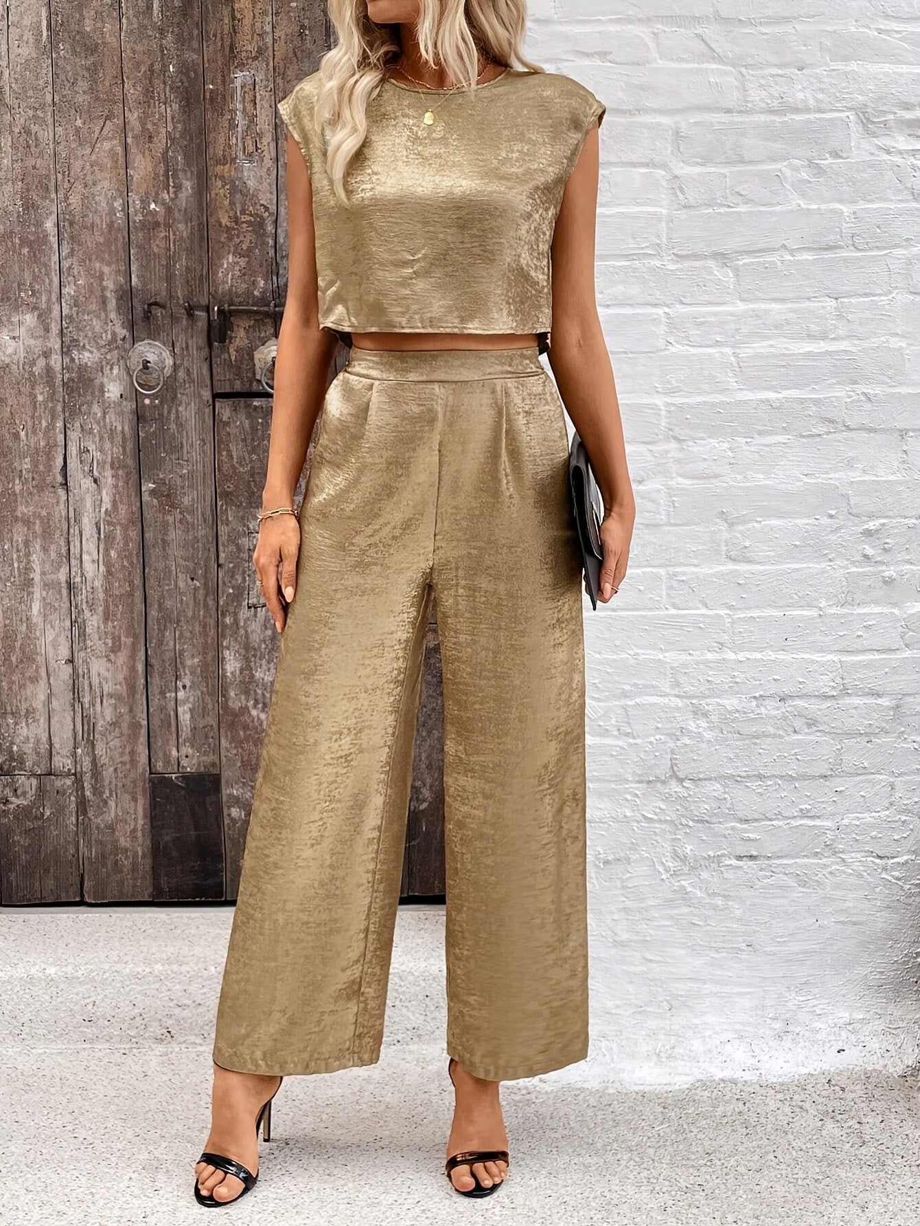 Elegant sleeveless crop top and wide-leg pants set for women