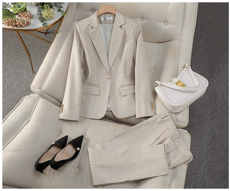 Single-breasted blazer and pants suit set for women
