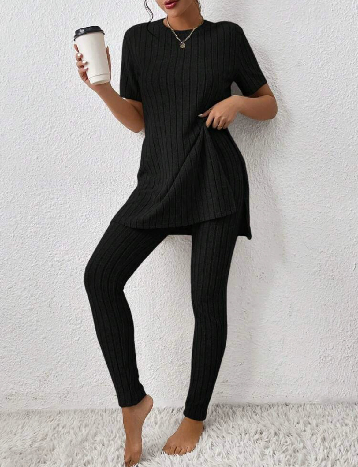 Solid color T-shirt and skinny pants two-piece suit for women