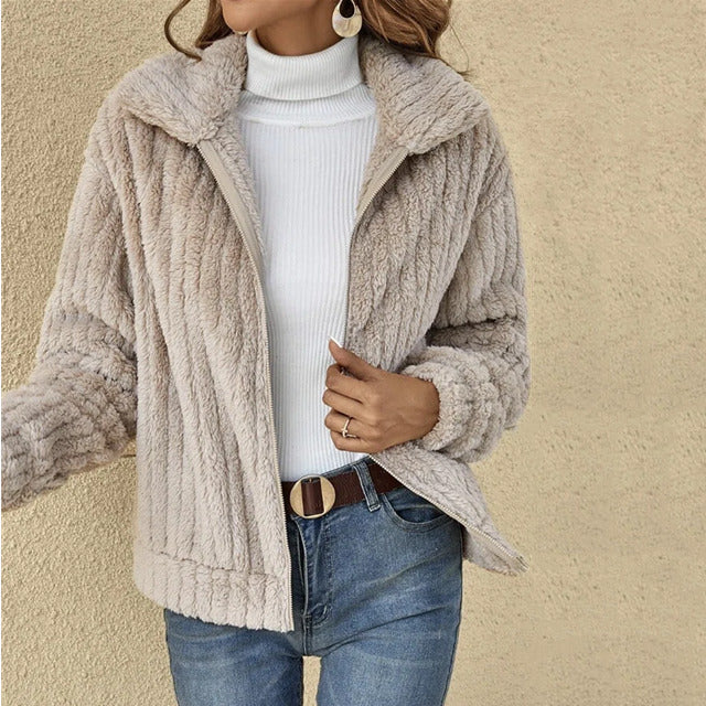 Relaxed warm coat made of plush for women
