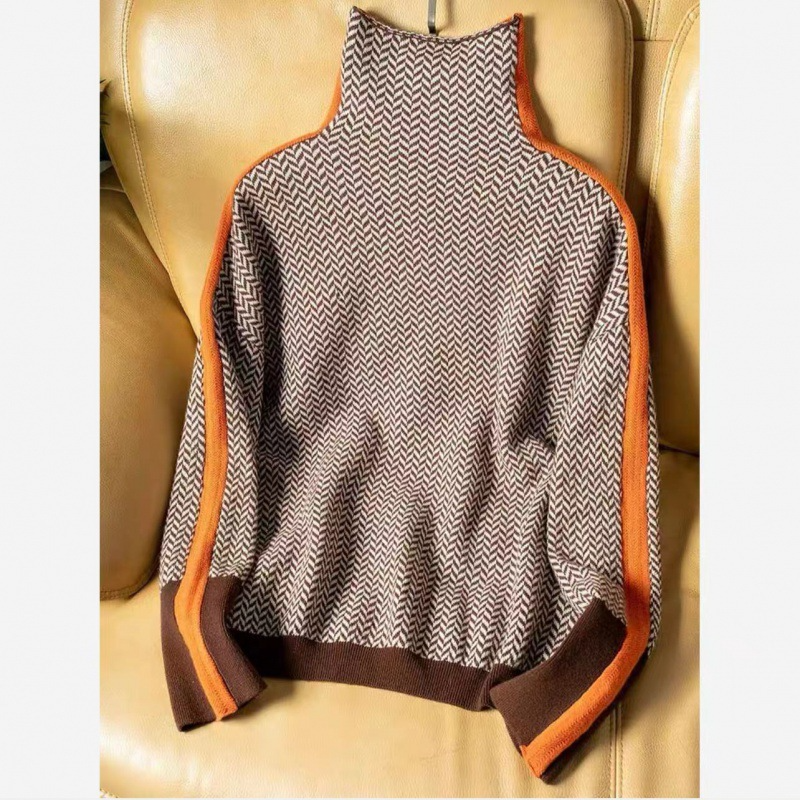 Women’s Turtleneck Sweatshirt – Relaxed Fit – Herringbone Knit – Asymmetrical Hem
