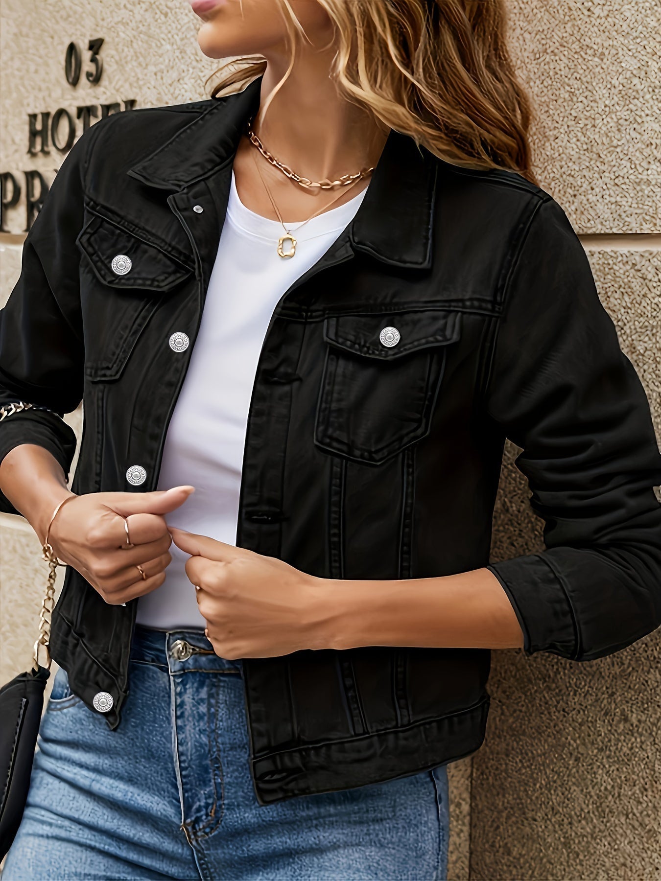 Stylish denim jacket for women with button closure