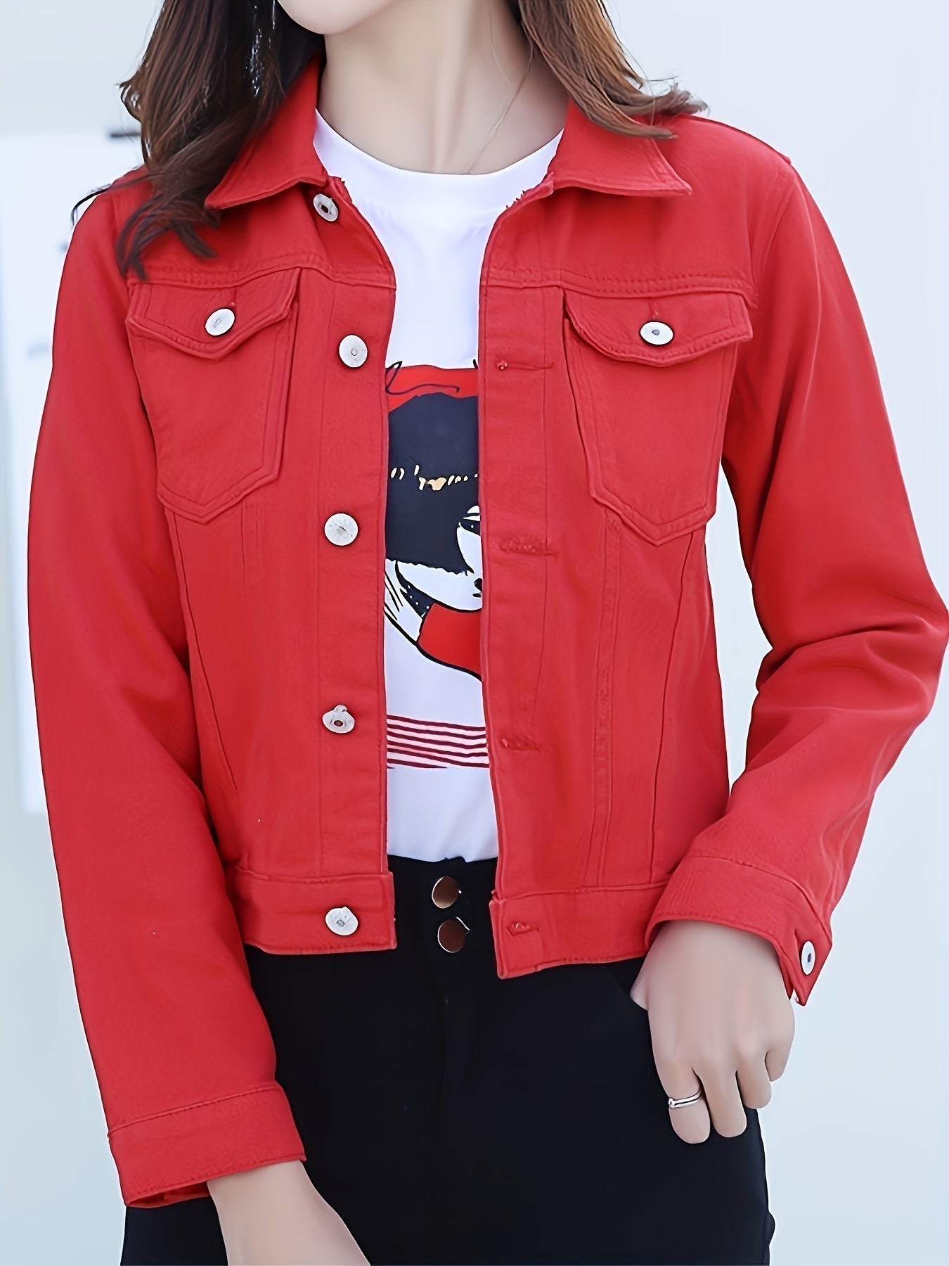 Stylish denim jacket for women with button closure