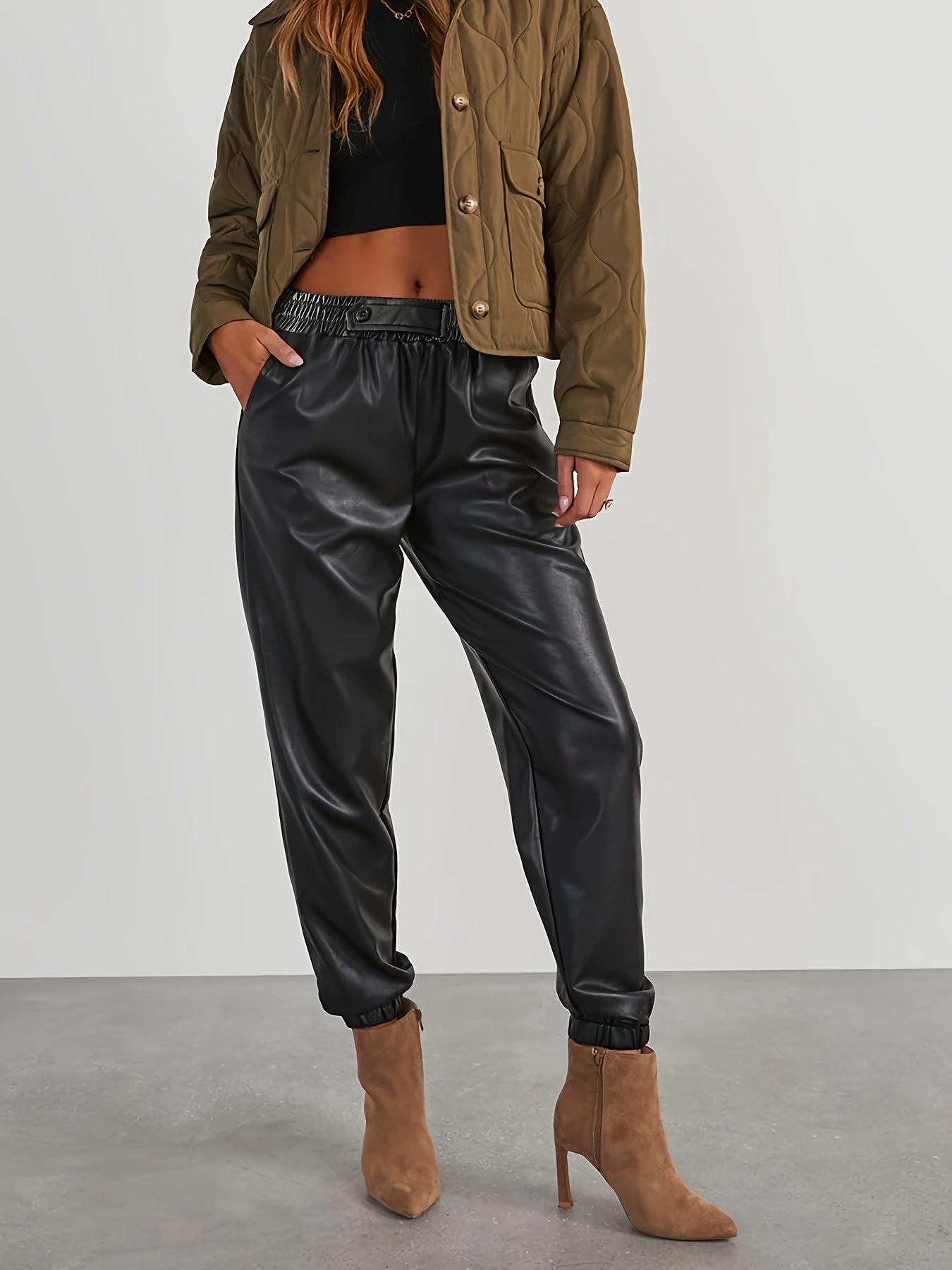 High-waisted jogger pants with elastic waistband for women