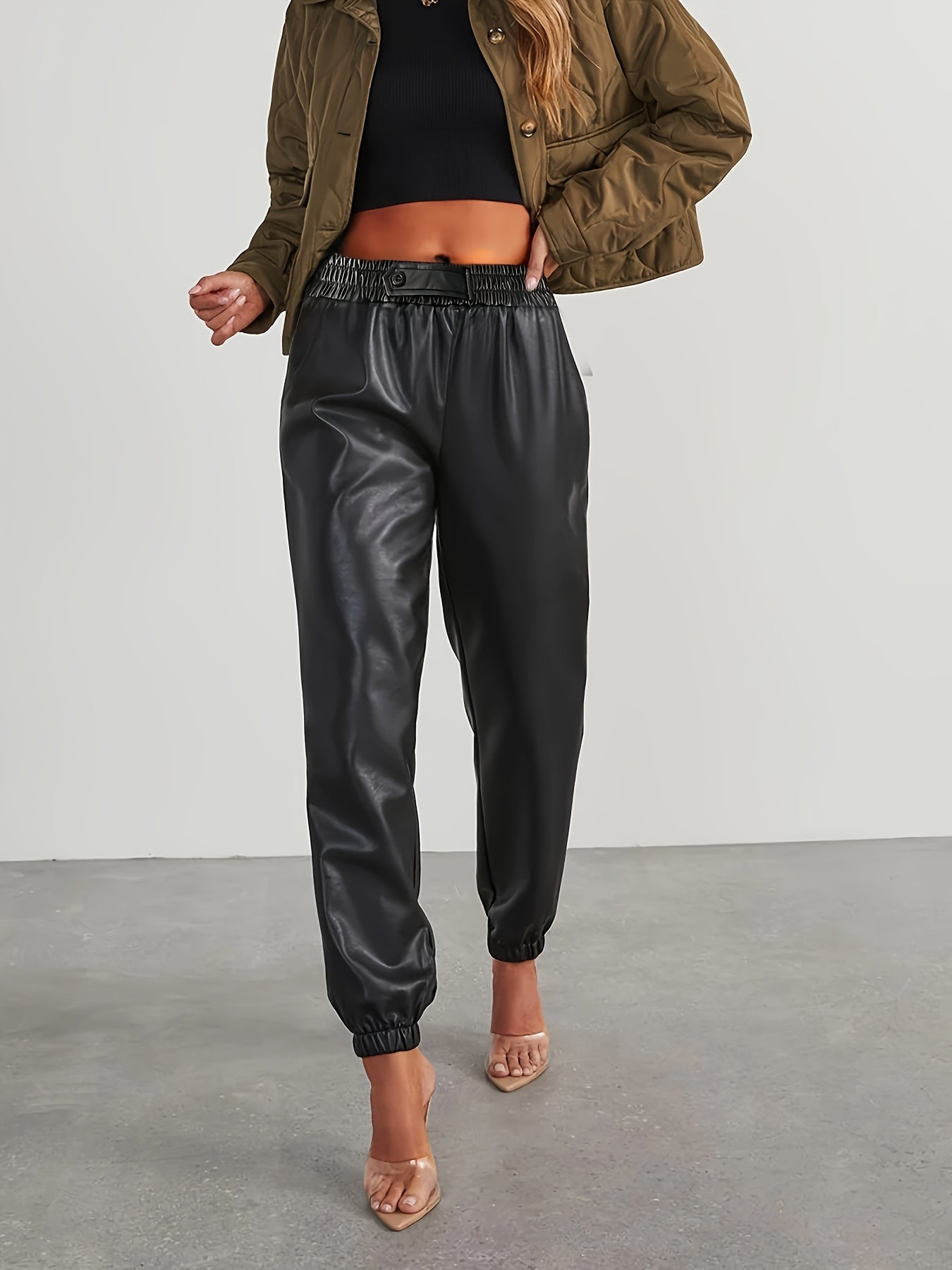 High-waisted jogger pants with elastic waistband for women