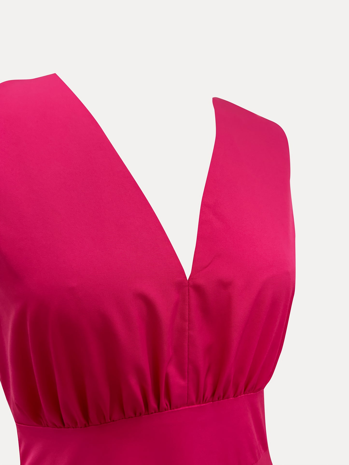 Sleeveless v-neck maxi dress with flattering waistband for women