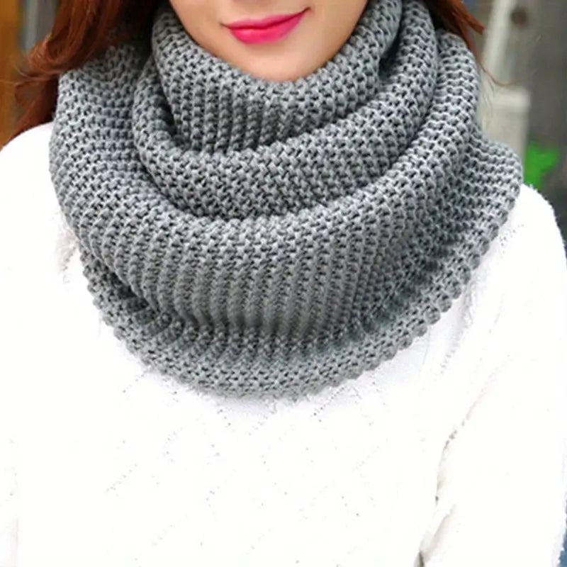 Women's elegant wool round scarf