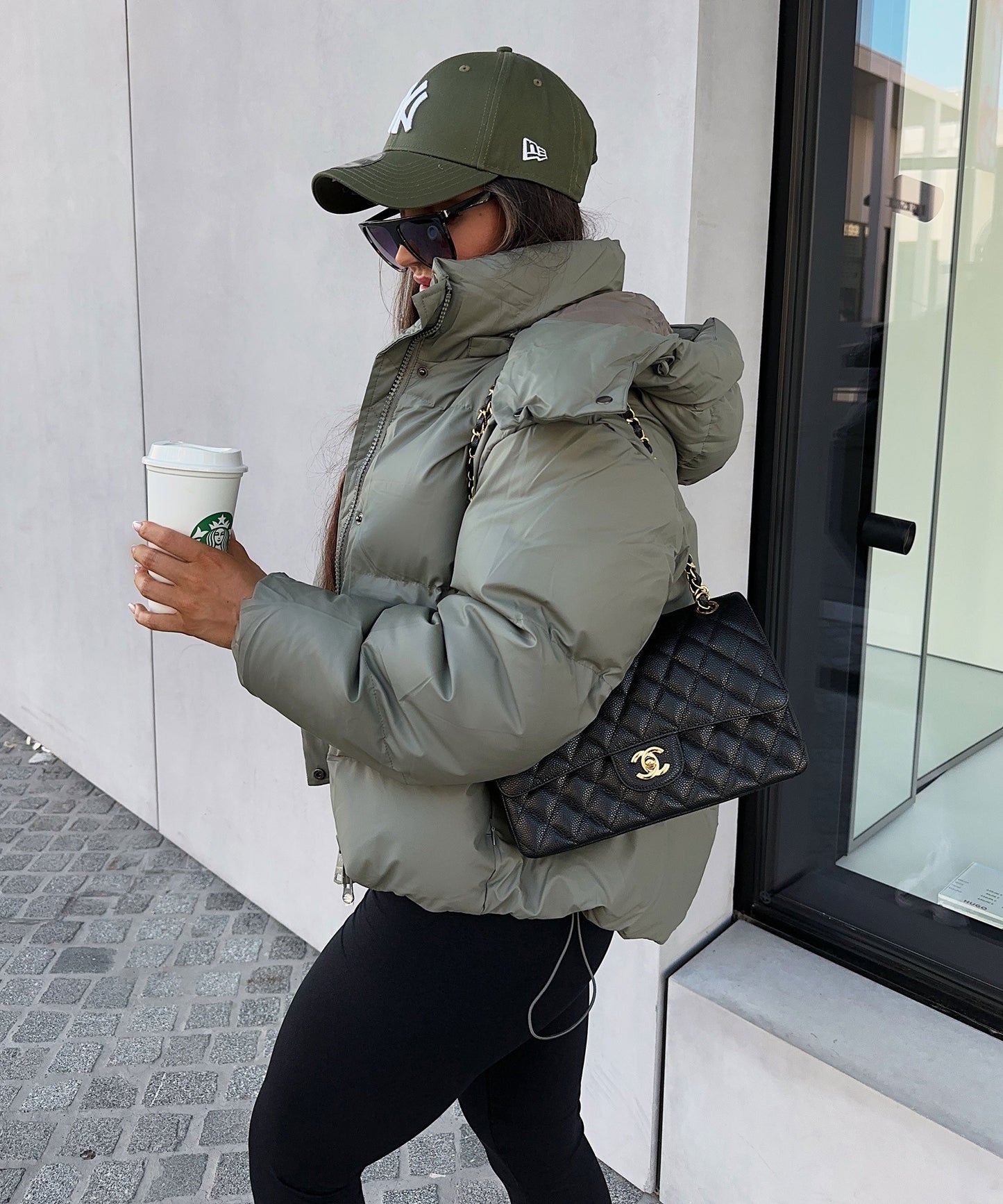 Women's short hooded puff jacket