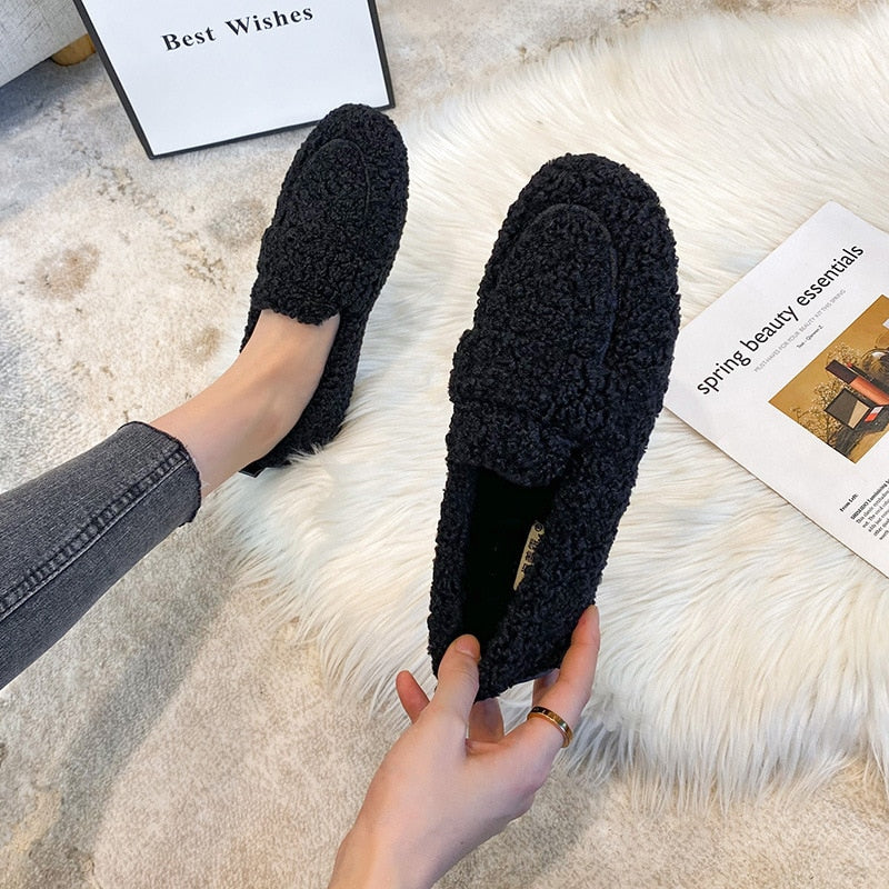 Warm slip-on loafers with platform for women