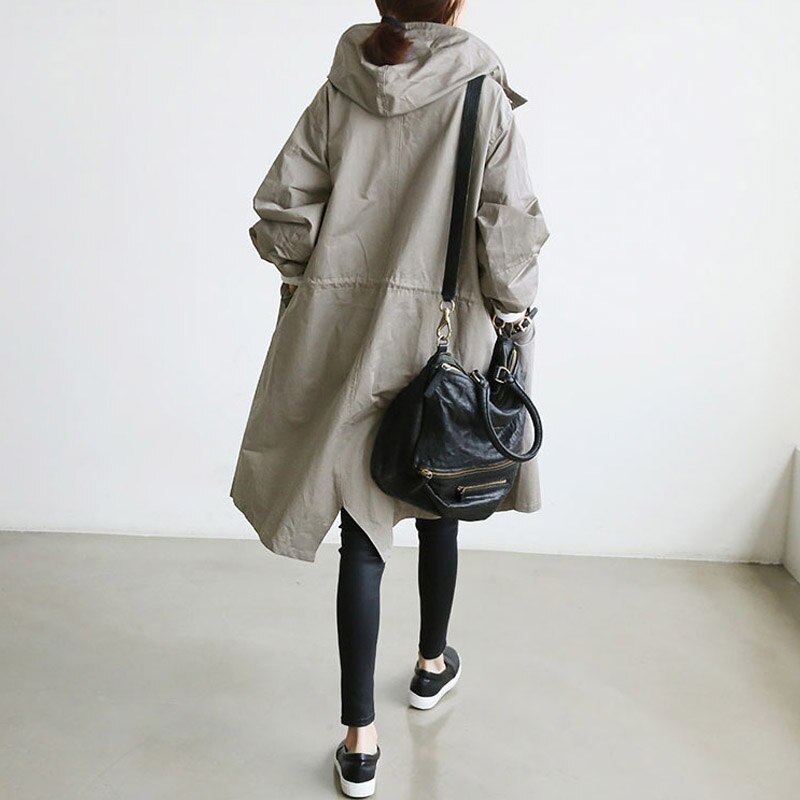 Women's elegant and water-repellent trench coat