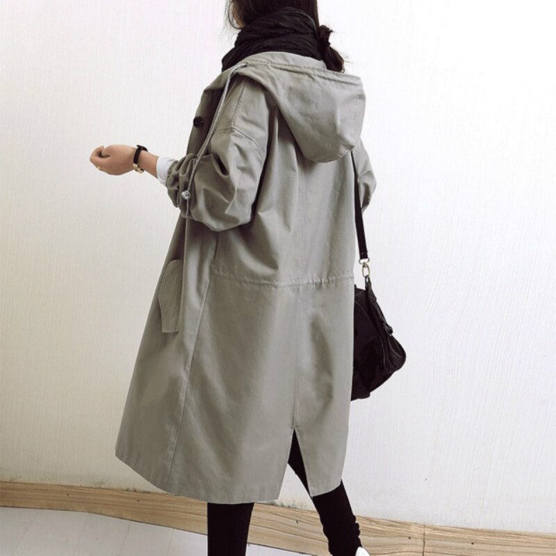 Women's elegant and water-repellent trench coat
