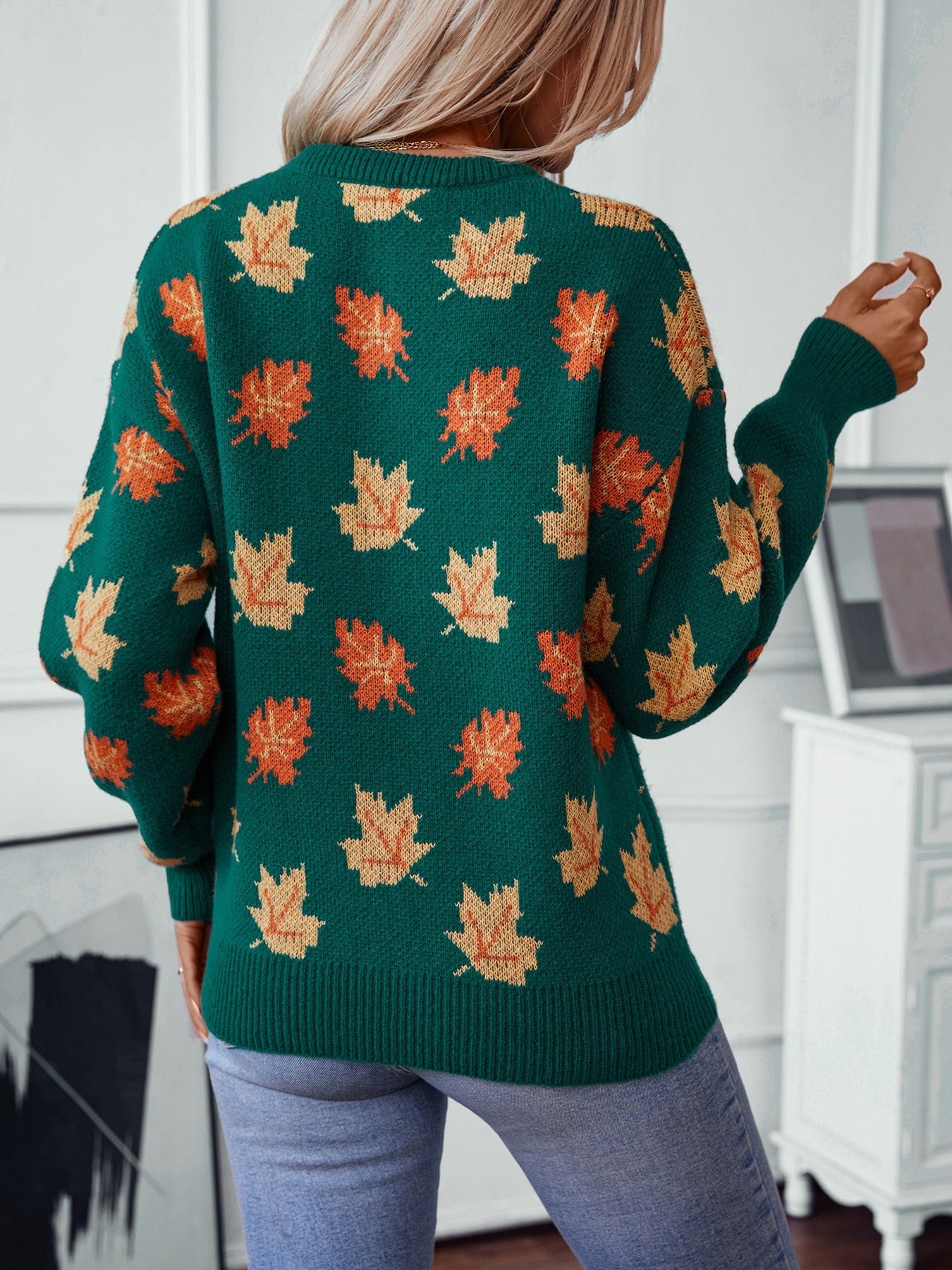 Women’s Sweatshirt – Relaxed Fit – Knit Jacquard Maple Leaf Pattern – Ribbed Trim