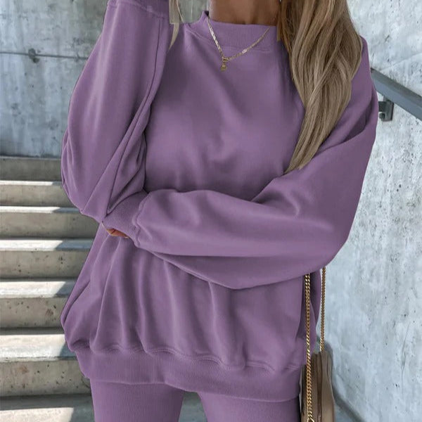 Women’s Oversized Sweatshirt – Relaxed Fit – Crew Neck – Ribbed Hem and Cuffs – Cotton Blend