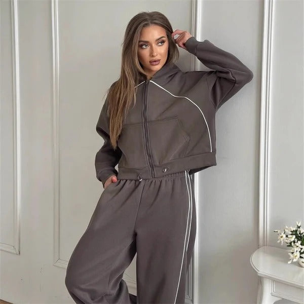 Women’s Two-Piece Set – Oversized Fit – Zipper Hoodie and Pants – Cotton Blend – Contrast Seams