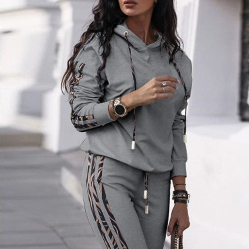 Women’s Two-Piece Sportswear Set – Relaxed Fit – Hooded Top – Breathable Cotton Blend