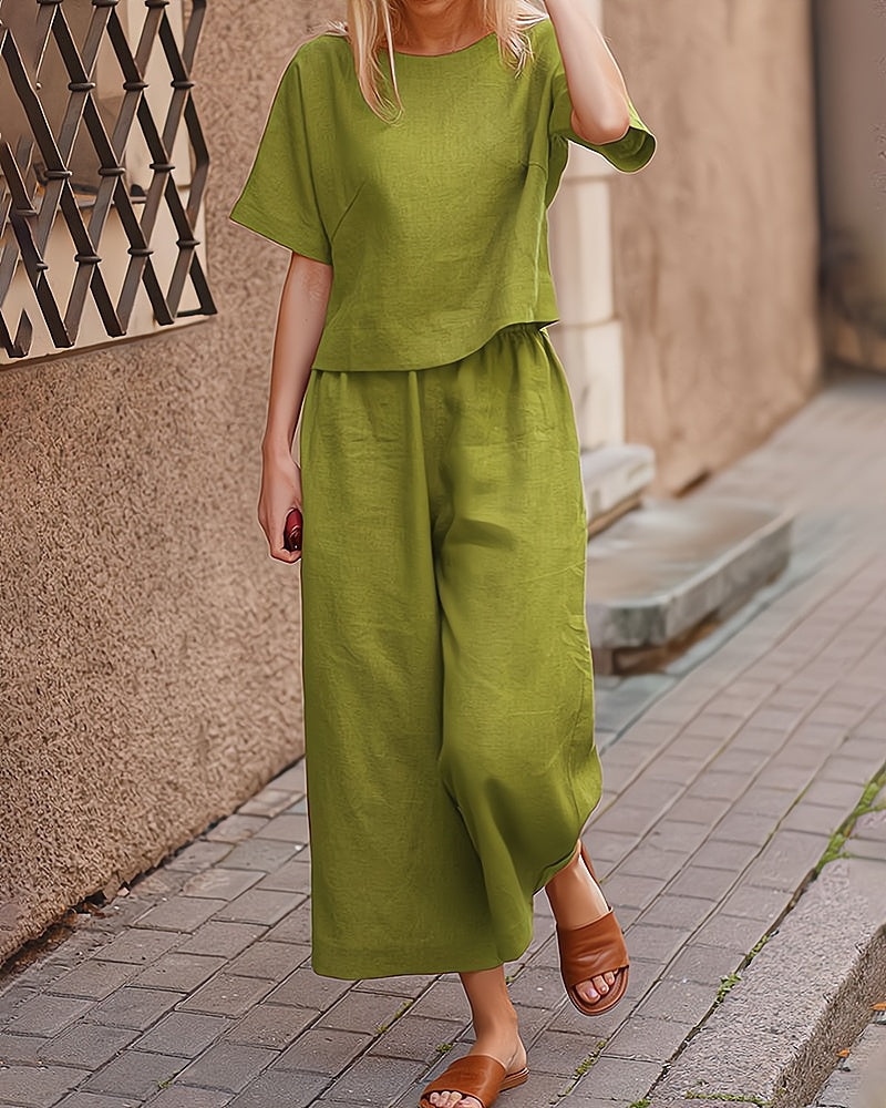 Women's Two-Piece Outfit - Short Sleeve Top & Wide-Leg Pants - Relaxed Fit