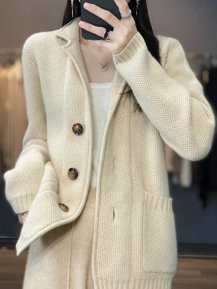 Women's comfortable knitted cardigan