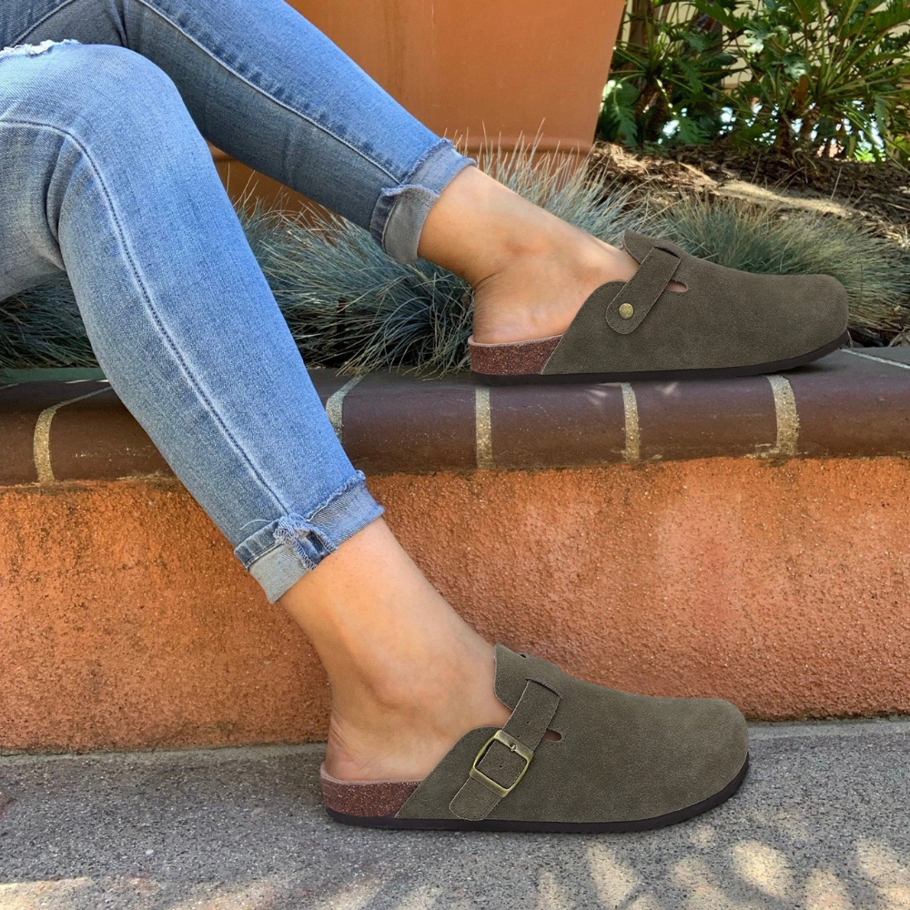 Slip-on mule slippers with adjustable buckle for women