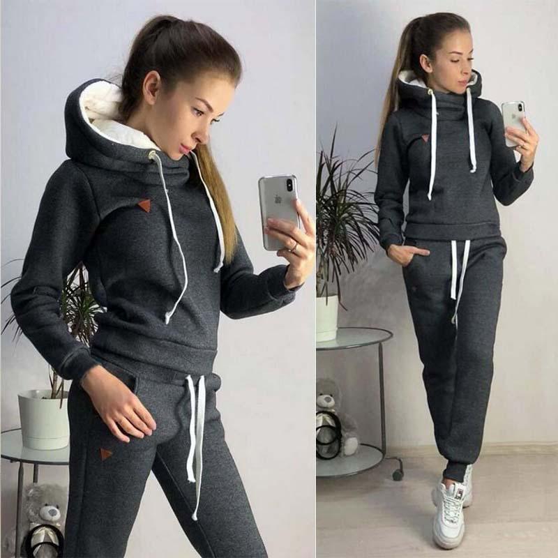 Women's comfortable warm sports jogging suit