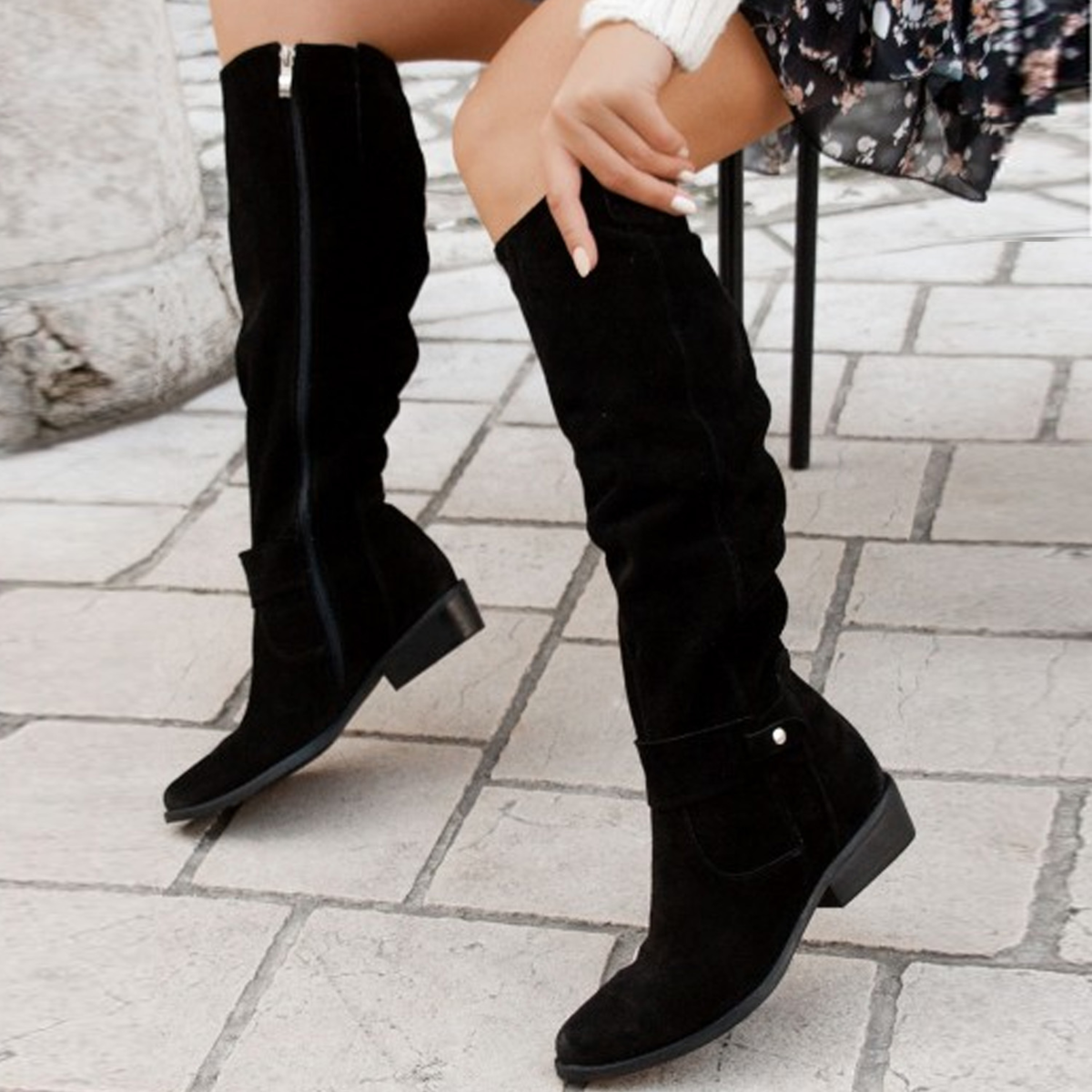 Women's low-heel round-toe boots with side zipper and metal buckle