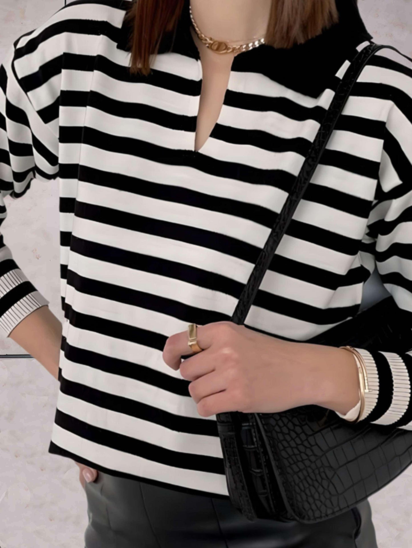 Women’s trendy oversized sweater with round neck