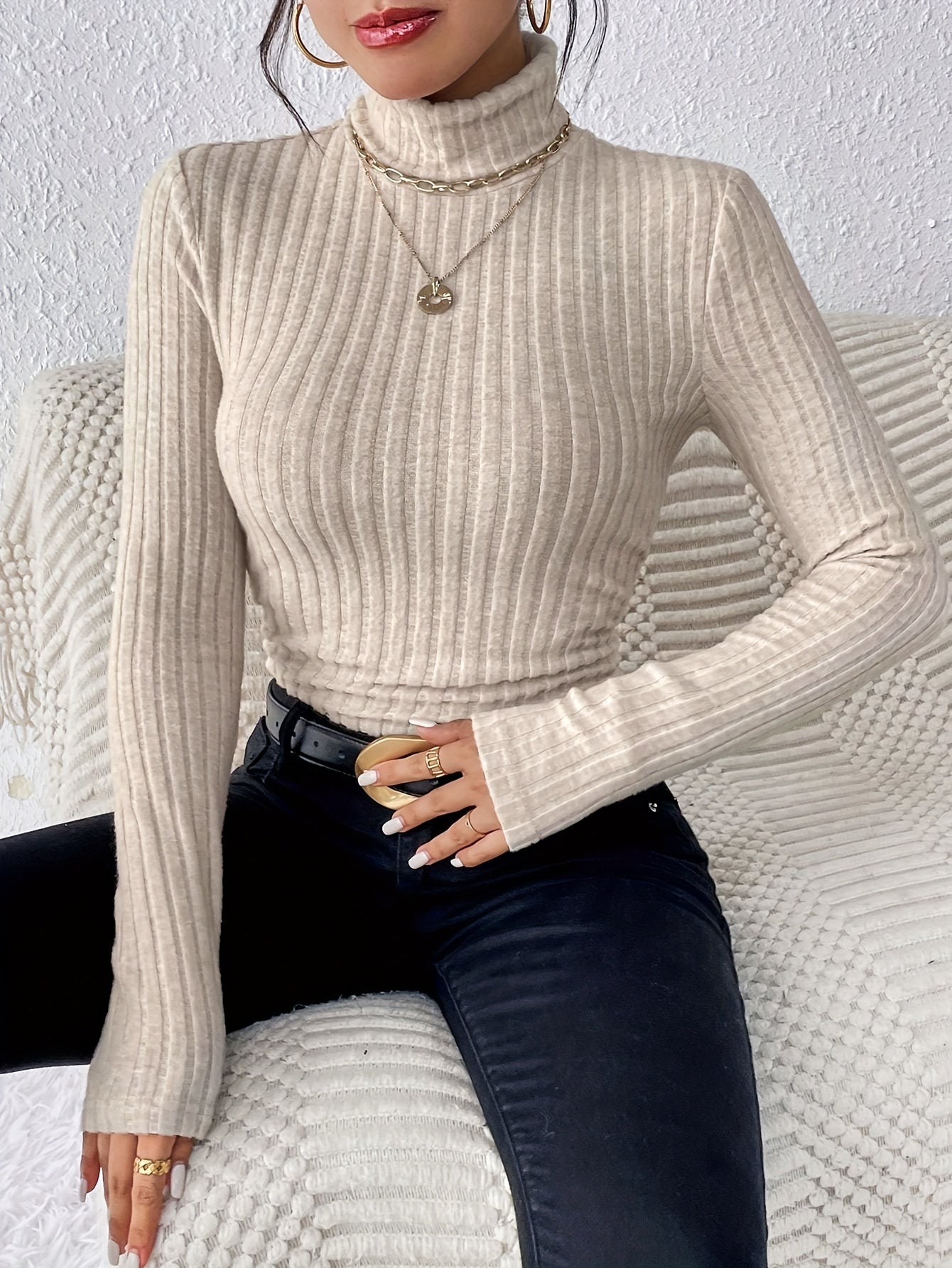 Ribbed turtleneck long-sleeve top with fitted silhouette for women