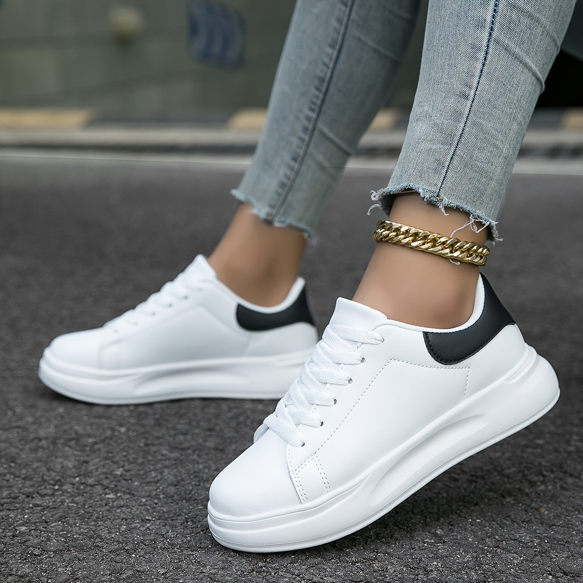 Women’s Casual Sneakers – Low-Top Minimalist Design – Comfortable Lace-Up Fit