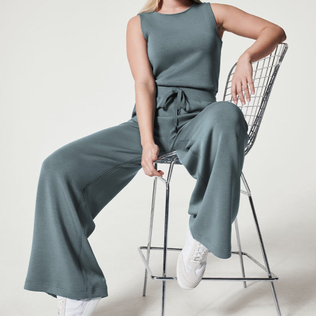 Women's Two-Piece Set - Sleeveless Fitted Top & Wide-Leg Pants - High Waist Adjustable Fit