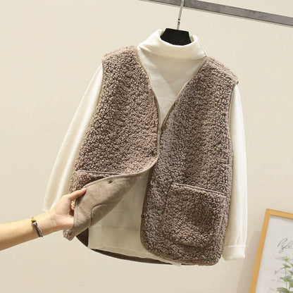 Women’s Vest – Plush Shearling Feel – Relaxed Fit – V-Neck – Button Front – Patch Pockets