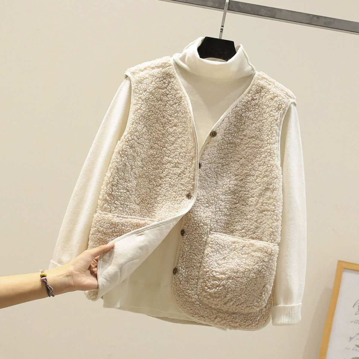 Plush Shearling Feel Relaxed Fit Vest 