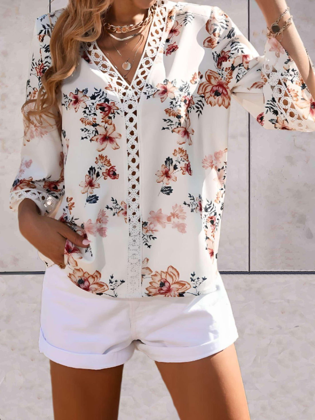 Alani - Comfortable stylish V-neck floral top with flowy sleeves